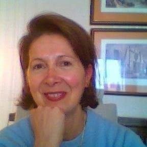 french, passionate about news in the world, Passionnée par le juridique, juriste, et la culture.