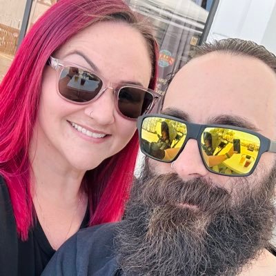 CourtneyyBags's profile picture. Sometimes to stay alive you gotta kill your mind.