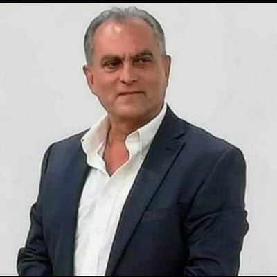 Académico y empresario, comprometido con la vida y la justicia social.