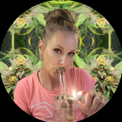 Cannamom 💚✌  Tattoo Lover 💕
 ☕️ Addict 

 #Mmemberville #STONERFAM #Blow1Clothing 
NO DM's✋