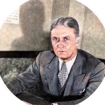 EliotNESS_1931's profile picture. Observateur de la vie politique et financière - Je tweete d’outre-tombe, ma demeure est à Cleveland.