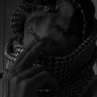 xzzzf's profile picture. منبوذ :