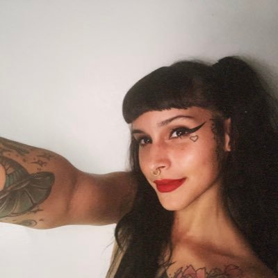 ✨✨galactic✨✨dropout ‘00 | Puerto Rico | sparkly succubus | 💗 coffee, tats & cats