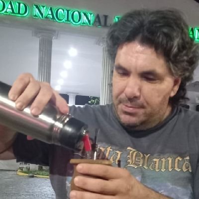 Papá de Mati y Facu. Periodista. Modelo 76. Papeles al día.