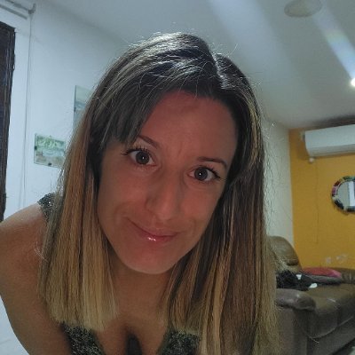 Licenciada en enfermeria, especialista en gestión de Servicios de Salud. Madre de Lucio. Socia y fanatica de Peñarol.