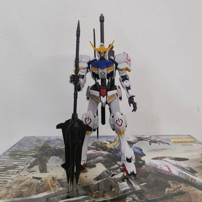 AnakMahzan's profile picture. minimal expression