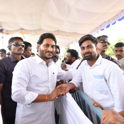 avinashreddy321's profile picture. 