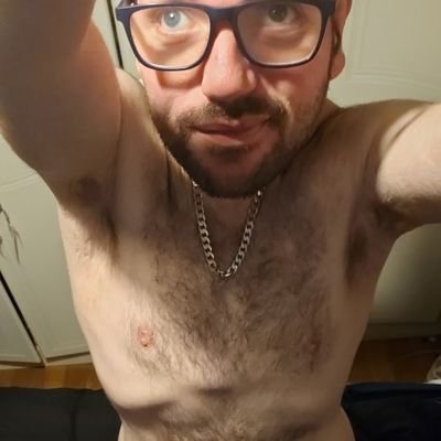 I’m 34 gay and love making new friends