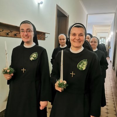 milosrdne's profile picture. Družba Milosrdnih sestara Svetoga Križa jest Družba papinskoga prava. Pripada Trećem samostanskom redu svetoga  Franje Asiškoga.