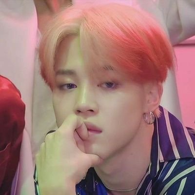 isabelaciao's profile picture. live laugh love bts 😙