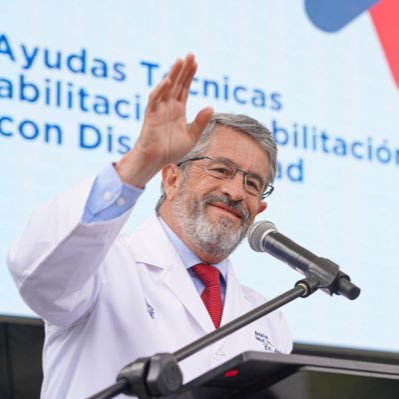 👨🏻‍⚕️Médico con vocación de servicio. 👨🏻‍🌾Jardinero de corazón. ⚕️ex Ministro de Salud Pública del Ecuador. ¡Mi vida entera para servir a los demás!