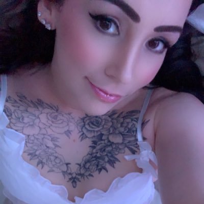 || 37 || F || Gamer || Twitch Affiliate || Peep the links below 💕