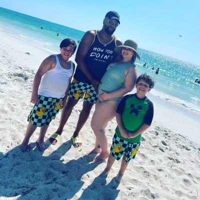 TinaNieves88's profile picture. 💪💜 #BoyMom 💙 #DedicatedWife 💍 #GodsChild 🙏🥰