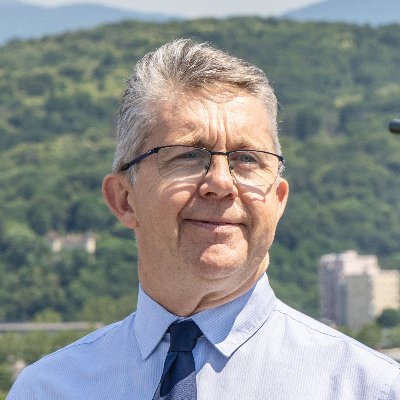 Président de @GrenobleAlpes Métropole, Maire de @PontdeClaix, Chimiste de l'atmosphère et Professeur d'Université.