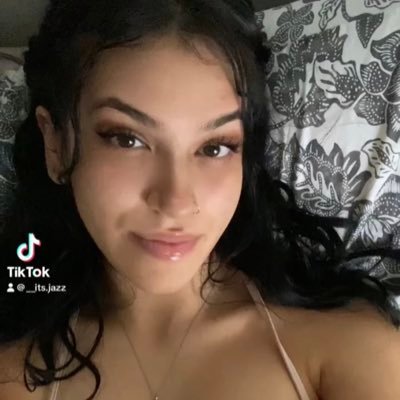 JasminMalik1122's profile picture. 