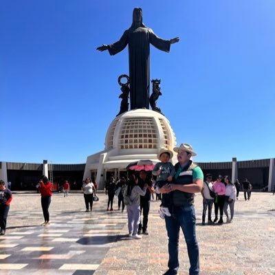 Jarocho de nacimiento, ingeniero electricista de corazon; modelo 93' amante de la Energía Nuclear. NFL #NE-patriots-RM/ Padre de un hermoso Queretano. ❤️