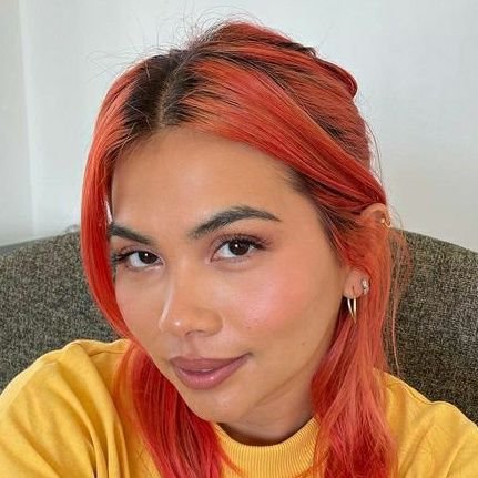 Única fonte ativa sobre a atriz, cantora, compositora, diretora e autora @HayleyKiyoko. | Reconhecido | Apoio: de ninguém. 🌈