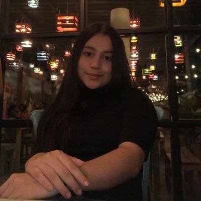 Cada quien piensa en lo que le gustaría creer ✨
Ig : evelinnber_