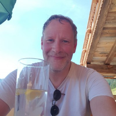 Hamburger Rechnungswesen-Manager, Filmfan, HSV-Anhänger, Quizzer, Mensaner, Fechter, und manches mehr