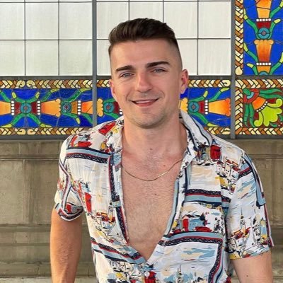 trending news editorial manager @ men's journal, formerly @ genius & thrillist, fast food tweets 🏳️‍🌈 chris.mench@thearenagroup.net