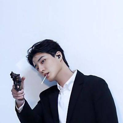 jodonghyeon0923's profile picture. 현생사는 영프