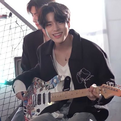 jakeyeology's profile picture. jekharem. fan account. maganda.