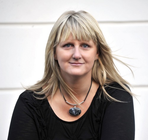 Journalist i Fredriksstad Blad. Mamma og kone med 1000 ideer og noen gjennomføringer.