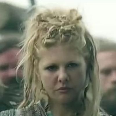 Schildmaid wird in der nordischen Mythologie eine Frau genannt, die sich für ein Leben als Kriegerin entschied