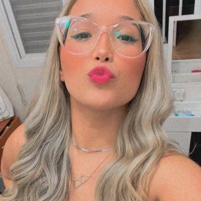 vai vivendo, uma hora acontece...💛
insta: https://t.co/8WbbAYXp7r