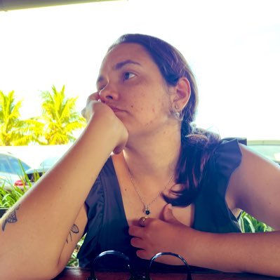 Eu vou bota meu vinhozinho na geladeira... Pq entre eu questionar minha existência e o que eu tô sentindo... EU PREFIRO BEBER.