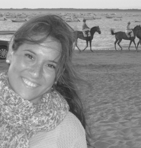 Andaluza!Mi escondite,el sur. Mi ilusión,aprender. Mi sueño,formar mi familia. Mi inquietud,la religión y el teatro. Mis estudios: Dº+ADE+ELU. Ah! Always =)
