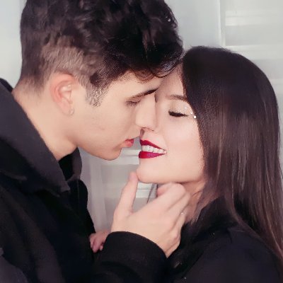 Cantora/Compositora.
Toco uns violão e canto também. 💞
Insta: ArianeMay_
| Esposa do Gui Martins 💍🌸
