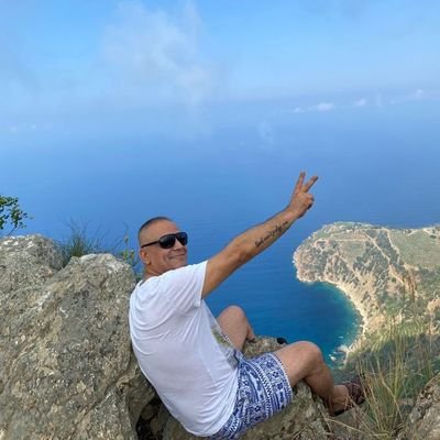Esaretten kurtulmak için Cesaret lazım...#ATE #sosyalist ✌️✌️✌️Huzur isyanda ✌🏿✌🏿✌🏿