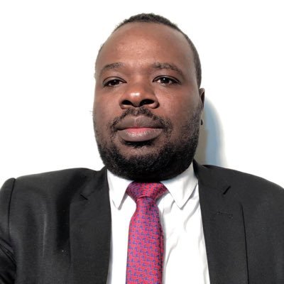استاذ محمد ادم اعلامي وكاتب صحفي سوداني مقيم بباريس … مهتم بالسياسة وقضايا السلام والتنمية وريادة الاعمال احب الفقراء والمهمشين .. صوتي ضميري ٠