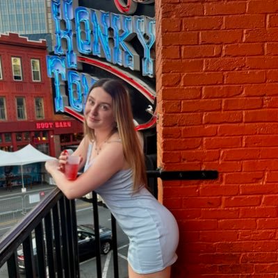 ashlynnanr's profile picture. 