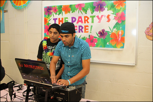 i am a DJ4H in the DMV area. i love music and love singing. if you need a DJ for your party. email me at revmusfernandes@gmail.com