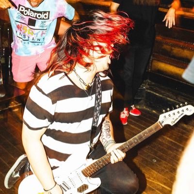 reylesek's profile picture. Musician & @twitch streamer 🎶🎮 Guitar+Vocals for @electrokatmusic 🎸🎤 Pre-Save my bands debut single ICARUS ⬇️⬇️⬇️