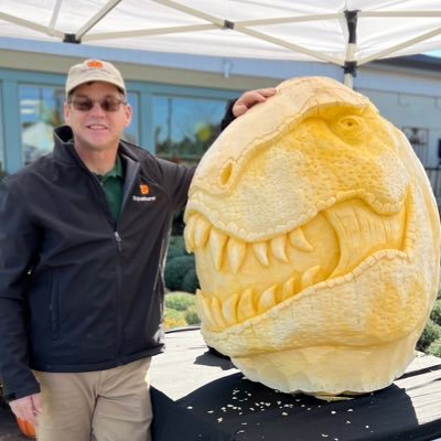 Gus Smithhisler professional giant pumpkin carver 🎃 Halloween Wars 6 - Food Artist - Black Belt TKD - Engineer THE Ohio State University Alum.