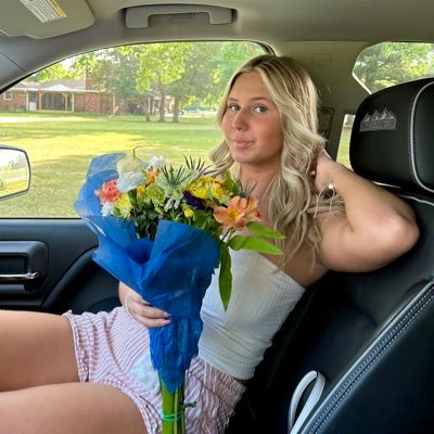 emilyrnoe's profile picture. 