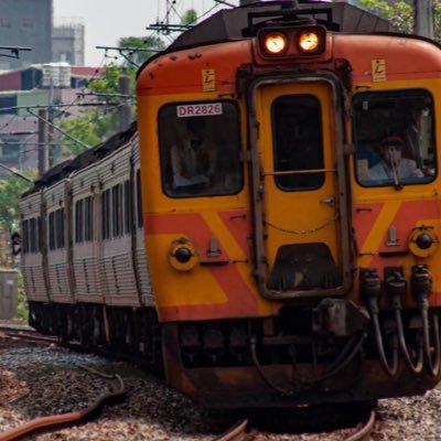 台湾/台北 鉄道写真/鉄道撮影 土木工程系 大学一年生 私は台湾の鉄道も好きですが、日本の鉄道も好きです。