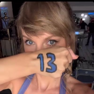 Cuenta dedicada Taylor Swift Instagram: Loveyoutaylor13