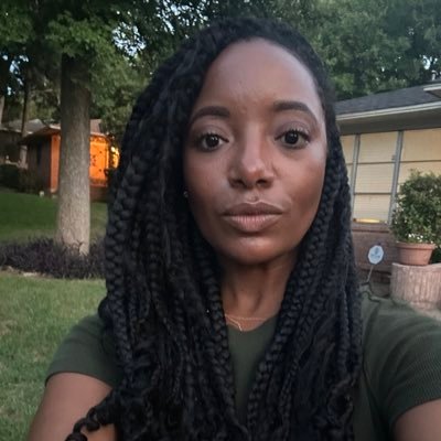 Tracing the genealogy of Black education Dallas through people, ideas and place. CEO and Co-founder of a youth movement, @ylscmovement. Pay black womens.