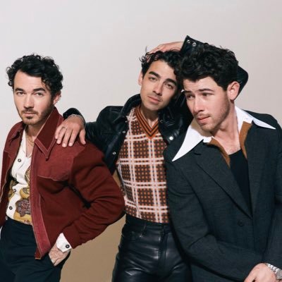 i am a sucker for Jonas Brothers and DNCE !! I love them both so much