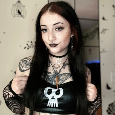 im a fucking delight ☽ Streamer 𖤐 Co-Owner @EmpireofEmbers ☾ certified grade A shitposter 𖤐 ( all links below )