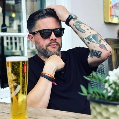 Husband, father and aspiring Actor, love being all 3. ❤️ West Ham United, movies, music and TV, of Romany gypsy decent and proud of it. on insta as: snake_hips