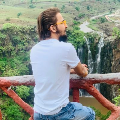 vlohar990's profile picture. 