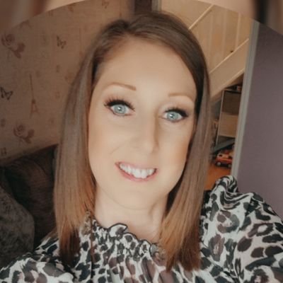 Dragonfly Cancer Trust Regional fundraiser for Sheffield and Social Media Manager.
Passionate about making a difference to young cancer patients 💜🦋🌈