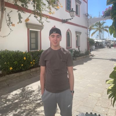 Leeds United superfan | Passionate about the Whites ⚽️ | Crunching numbers as an trainee accountant 📊 | Proud member of the LUFC family | 🙌 #MOT