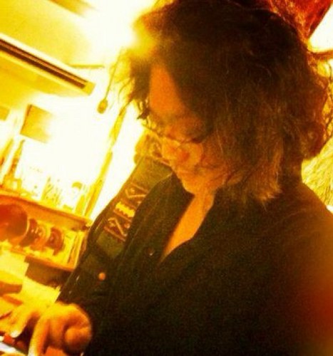 Kenji_Mikami's profile picture. 写真家から音楽家へ、そして音と振動によるヒーリングを展開中。アボリジナルネームはWulang（Ocean） 大阪は大正区でディジュリドゥショップを運営してます。 1fカレーとナンの店「サレガマ」  2f Avalon Spiral/Aboriginal art & Didjeridoo shop 雑貨も増えました。