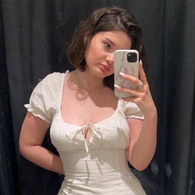 alexinamagnier's profile picture. 